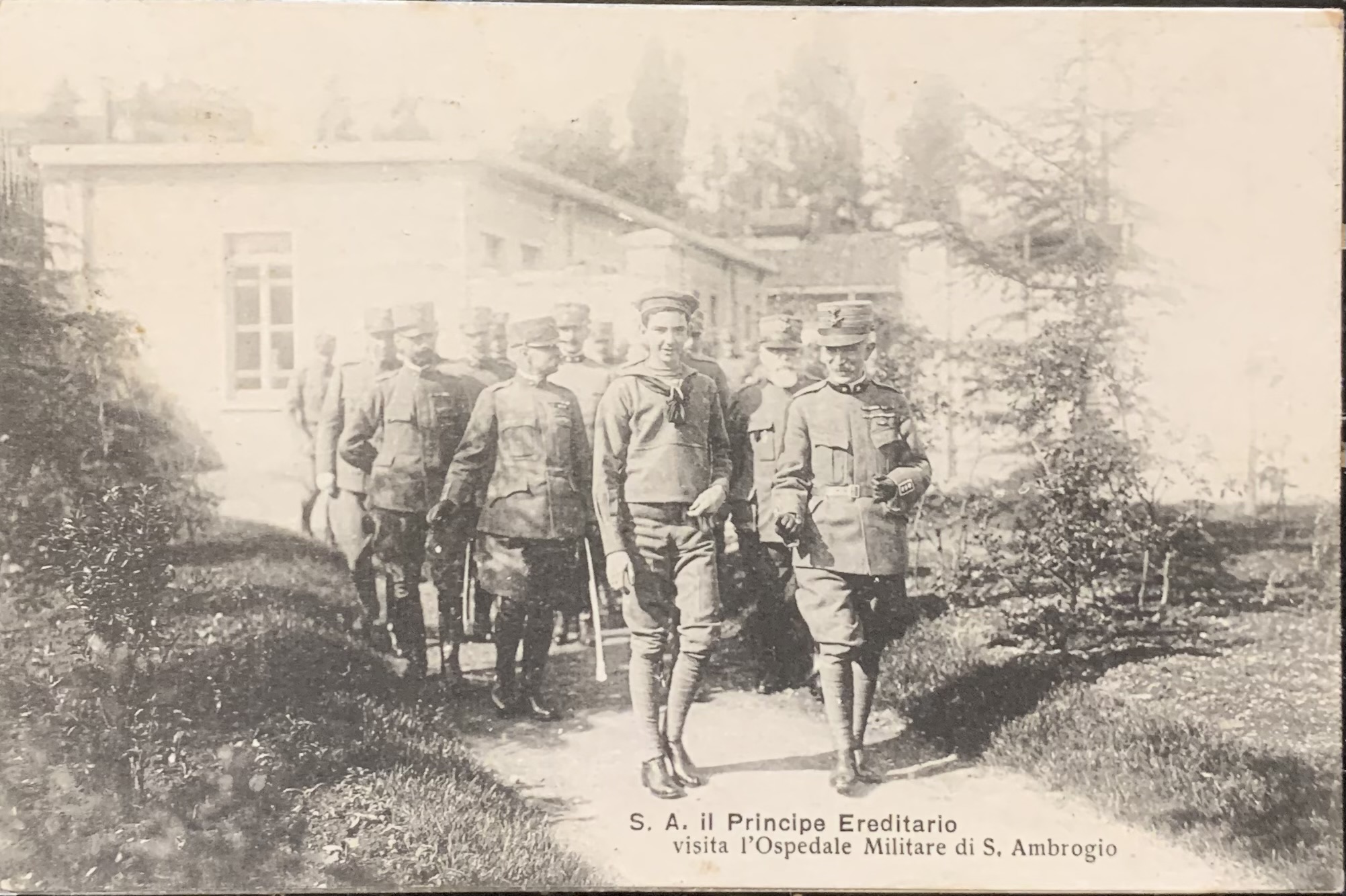 Cartolina d'epoca - Prima Guerra Mondiale. S. A. Il Principe Ereditario visita l'Ospedale Militare di S. Ambrogio 1918 - immagine 1
