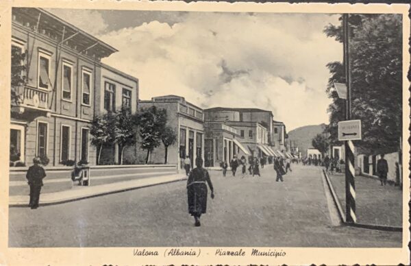 Cartolina d'epoca - Valona (Albania). Piazzale Municipio 1940
